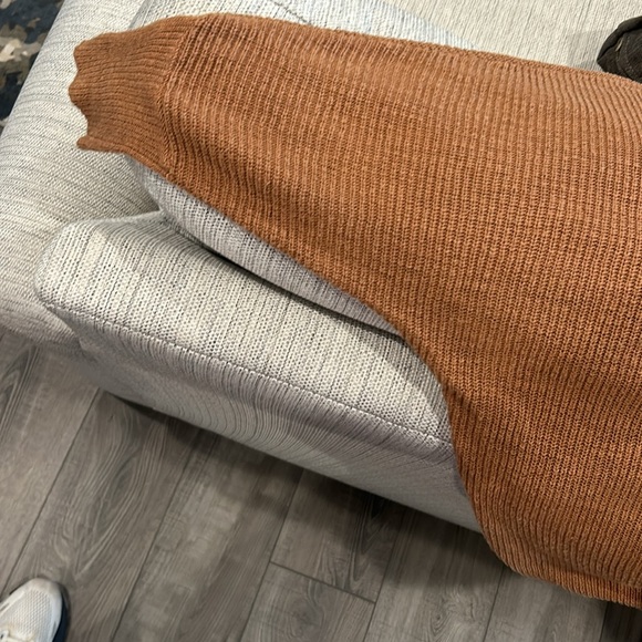 American Eagle beautiful rich terra cota colored cardigan. Size medium. - Picture 6 of 6